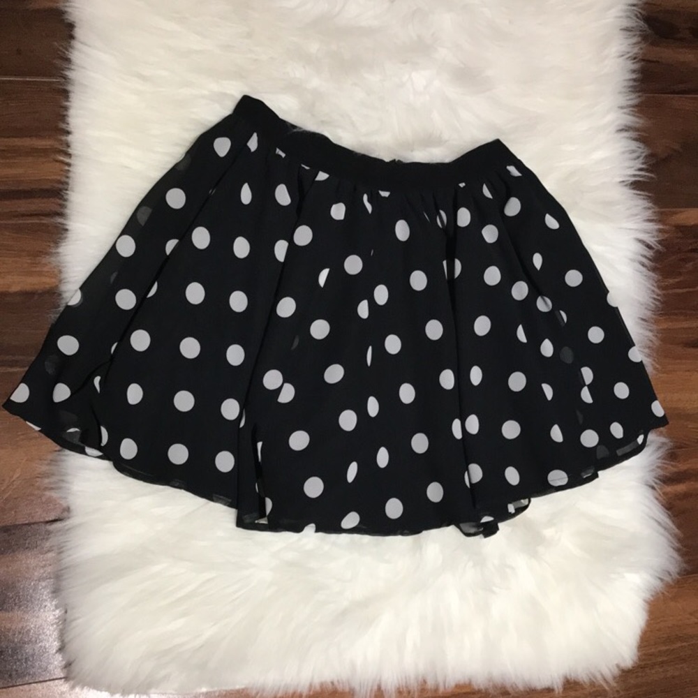 Guess skirt.